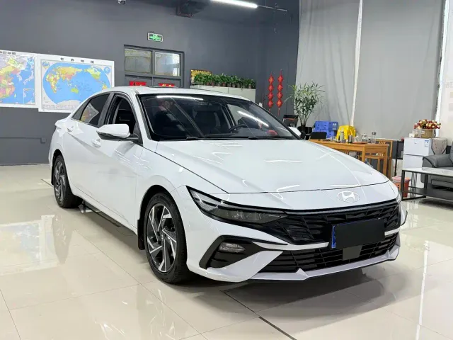 Hyundai Elantra — Фото автомобиля 3