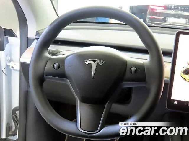 Tesla Model Y — Фото автомобиля 8