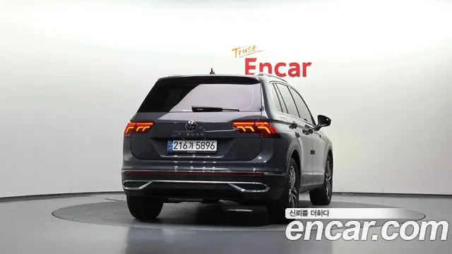 Volkswagen Tiguan — Фото автомобиля 4