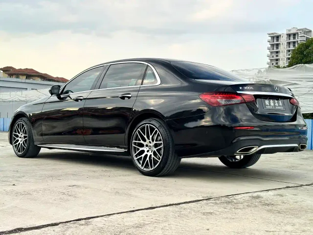 Mercedes-Benz E-Class — Фото автомобиля 11