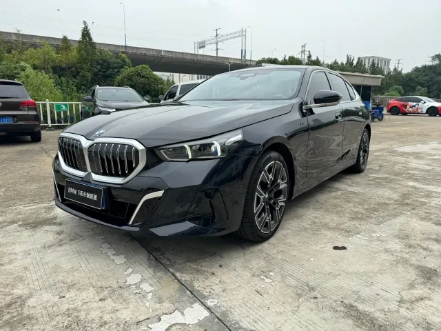 Фотография автомобиля — BMW 5 Series