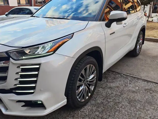 Toyota Highlander — Фото автомобиля 3