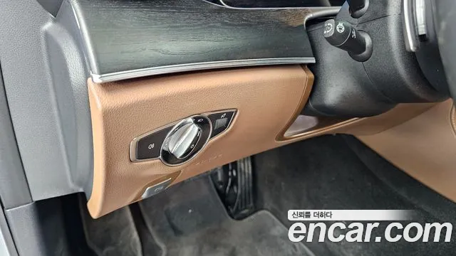 Mercedes-Benz E-Class — Фото автомобиля 16
