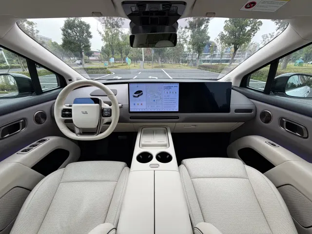 Li Auto i8 — Фото автомобиля 12