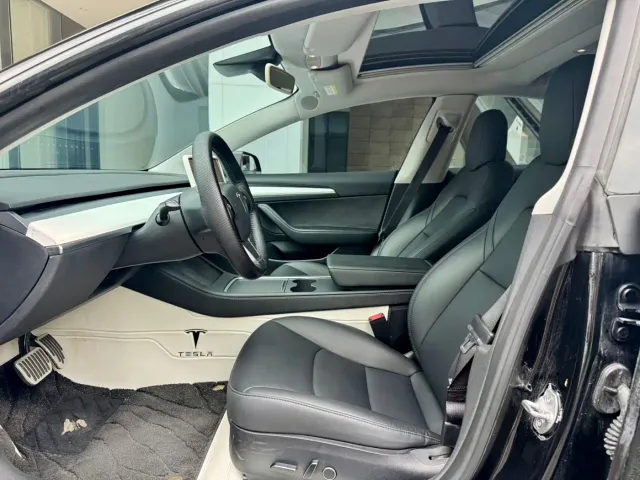 Tesla Model 3 — Фото автомобиля 5