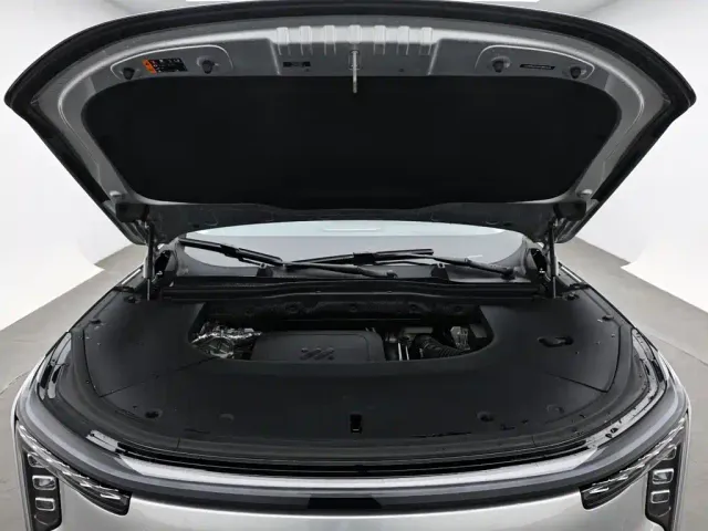 IM Motors LS9 — Фото автомобиля 16