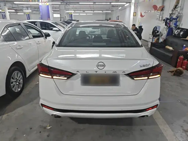 Nissan Teana — Фото автомобиля 5