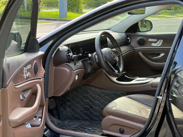 Mercedes-Benz E-Class — Фото автомобиля 8