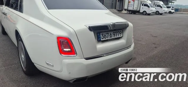 Rolls-Royce Phantom — Фото автомобиля 10