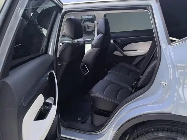 Geely Boyue — Фото автомобиля 11