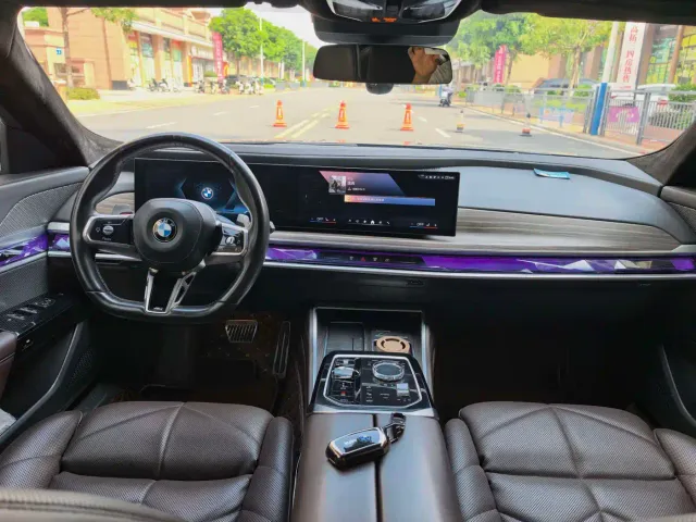 BMW 7 Series — Фото автомобиля 7