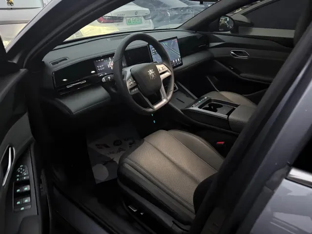 BYD Qin L — Фото автомобиля 4