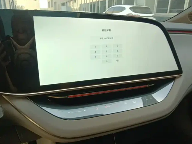 Hongqi EH7 — Фото автомобиля 17
