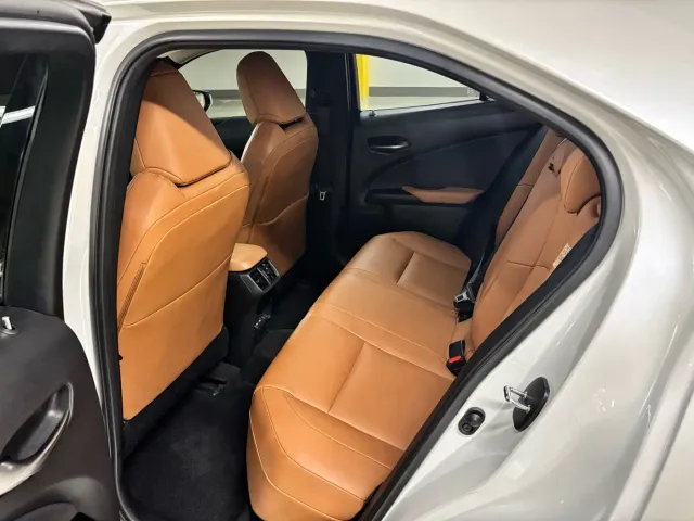 Lexus UX — Фото автомобиля 3