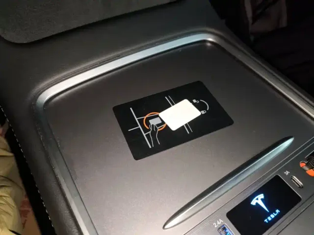 Tesla Model Y — Фото автомобиля 8