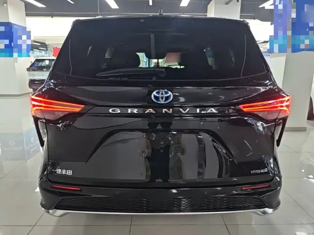 Toyota Granvia — Фото автомобиля 5