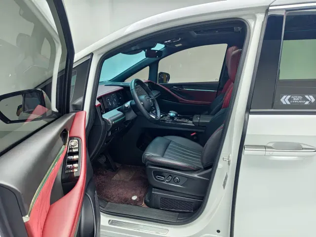 GAC Trumpchi Trumpchi M8 2023 Model Master Series 400T Flagship Edition — Фото автомобиля 17