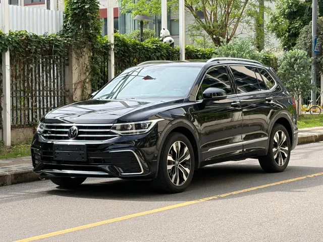 Фотография автомобиля — Volkswagen Tiguan L
