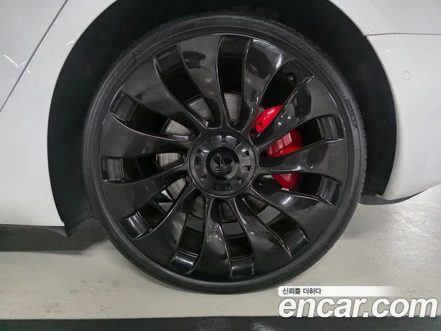 Tesla Model 3 — Фото автомобиля 20