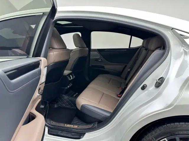 Lexus ES — Фото автомобиля 18
