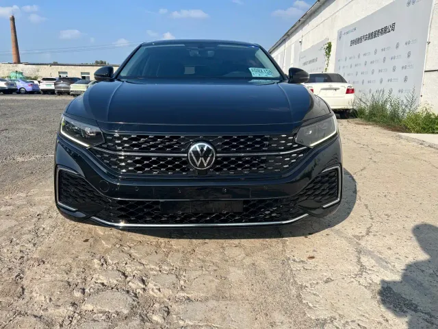 Volkswagen Passat — Фото автомобиля 3
