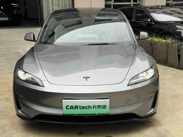 Tesla Model 3 — Фото автомобиля 2