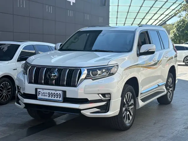 Фотография автомобиля — Toyota Land Cruiser