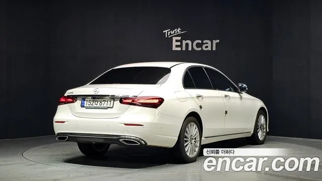 Mercedes-Benz E-Class — Фото автомобиля 2