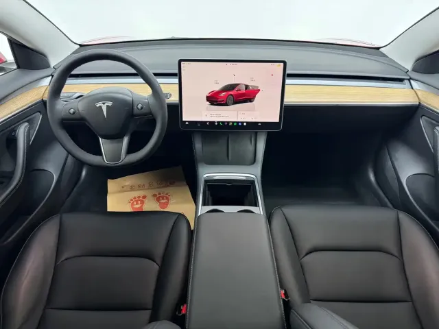 Tesla Model 3 — Фото автомобиля 14