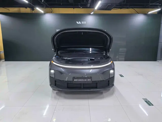 Li Auto L6 — Фото автомобиля 3