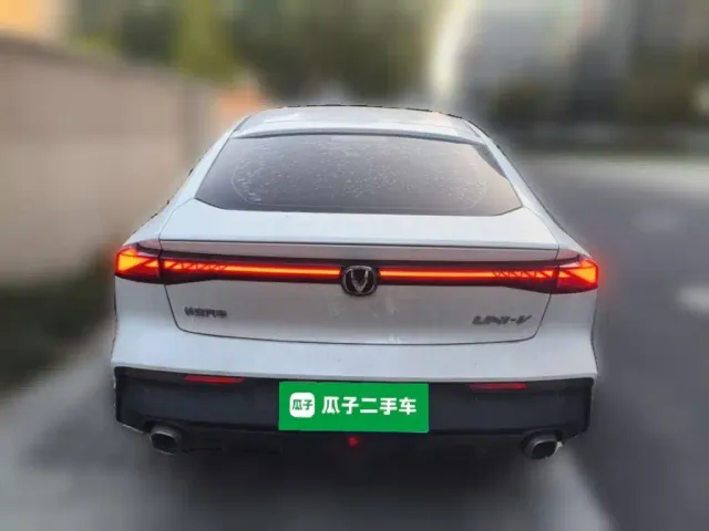 Changan UNI-V — Фото автомобиля 3