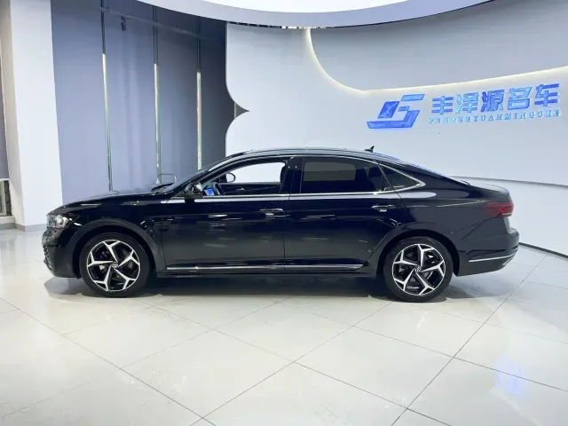 Volkswagen Passat — Фото автомобиля 3