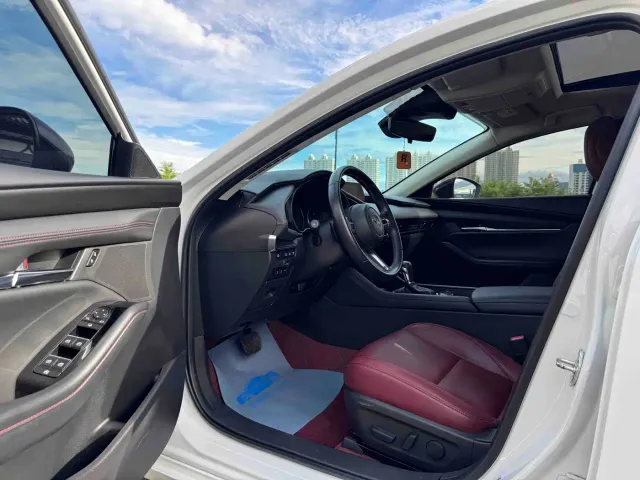 Mazda Axela — Фото автомобиля 7