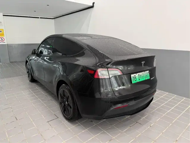 Tesla Model Y — Фото автомобиля 6