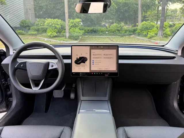 Tesla Model 3 — Фото автомобиля 18