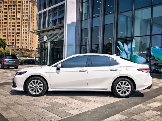 Toyota Camry — Фото автомобиля 3