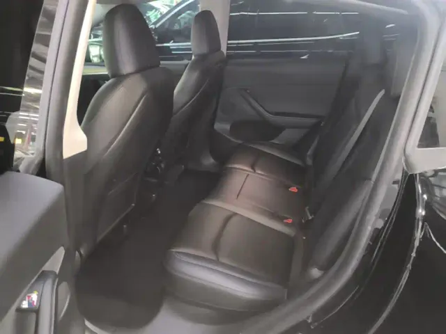 Tesla Model Y — Фото автомобиля 16