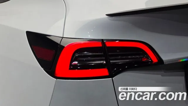 Tesla Model Y — Фото автомобиля 8