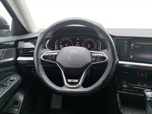 Volkswagen Passat — Фото автомобиля 11
