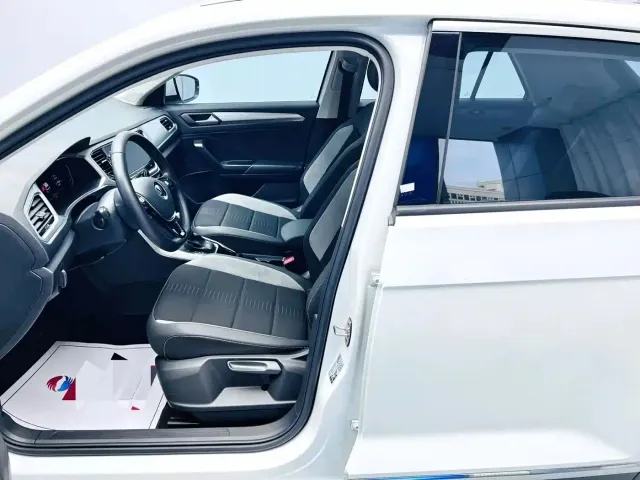 Volkswagen T-Roc — Фото автомобиля 4