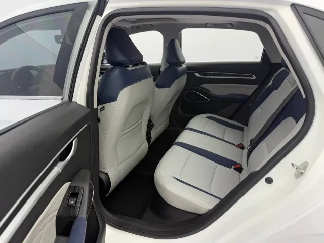 Geely Emgrand — Фото автомобиля 17