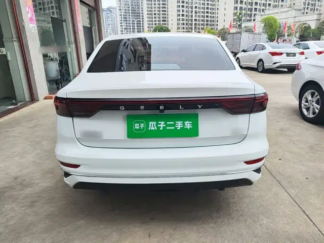 Geely Emgrand — Фото автомобиля 5