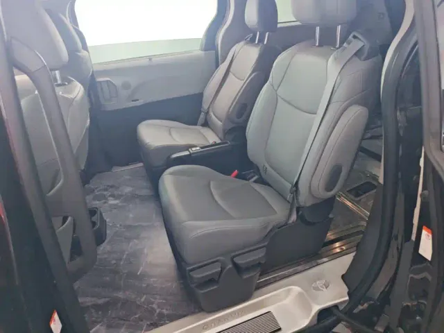 Toyota Granvia — Фото автомобиля 16