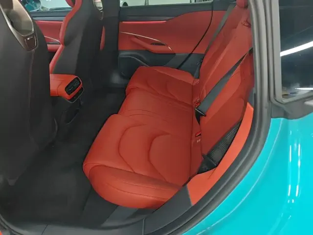 Xiaomi SU7 — Фото автомобиля 16