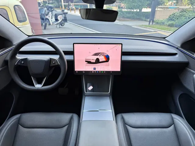 Tesla Model Y — Фото автомобиля 4