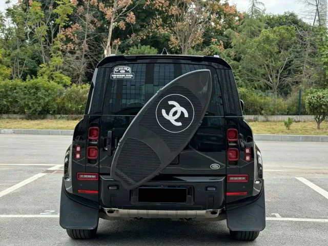 Land Rover Defender — Фото автомобиля 14