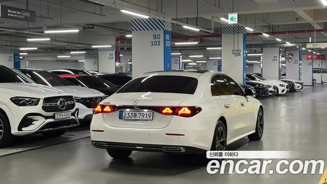 Mercedes-Benz E-Class — Фото автомобиля 2