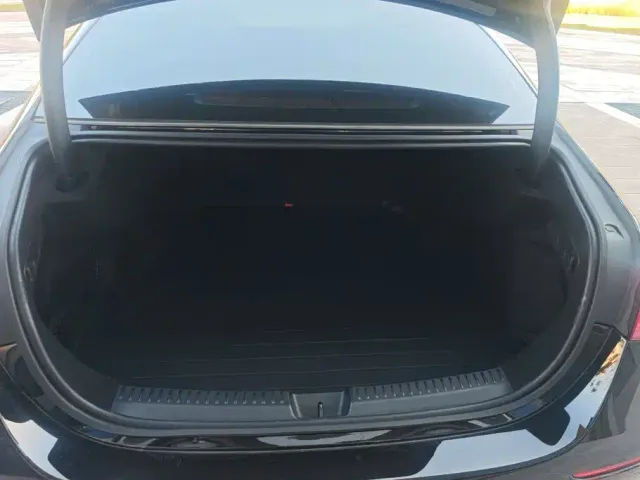 Mercedes-Benz E-Class — Фото автомобиля 4