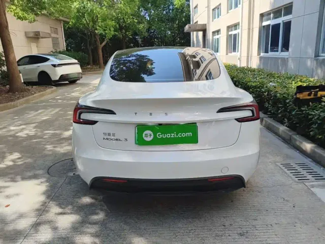 Tesla Model 3 — Фото автомобиля 3