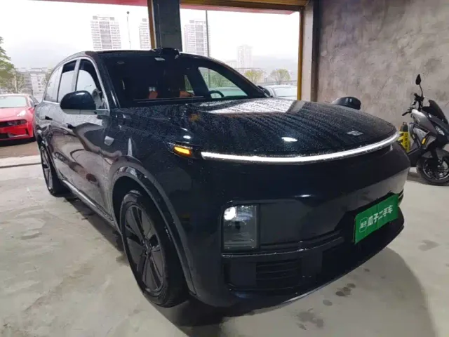 Li Auto L8 — Фото автомобиля 3